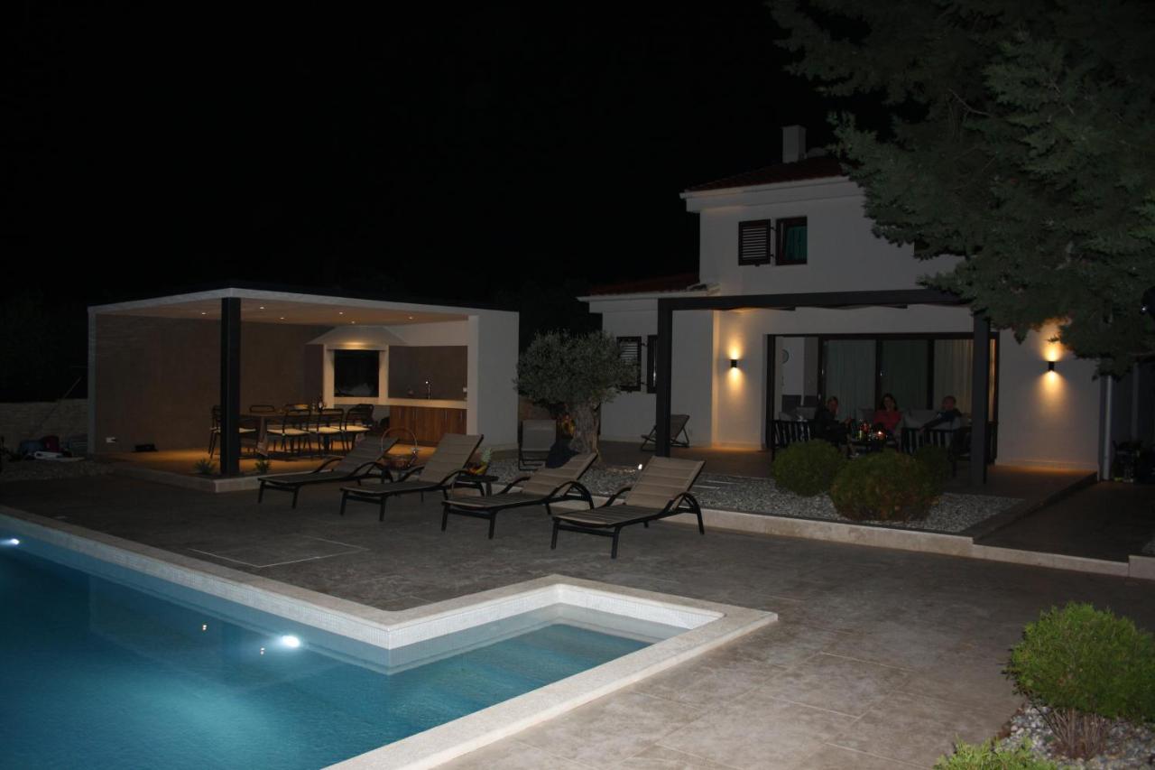 Villa Caprice - Krk Milohnici ภายนอก รูปภาพ